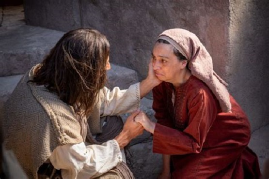 JESUS_HEALING_WOMAN.jpg