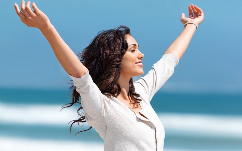 WOMAN_JOYFUL.jpg - 101.68 kB